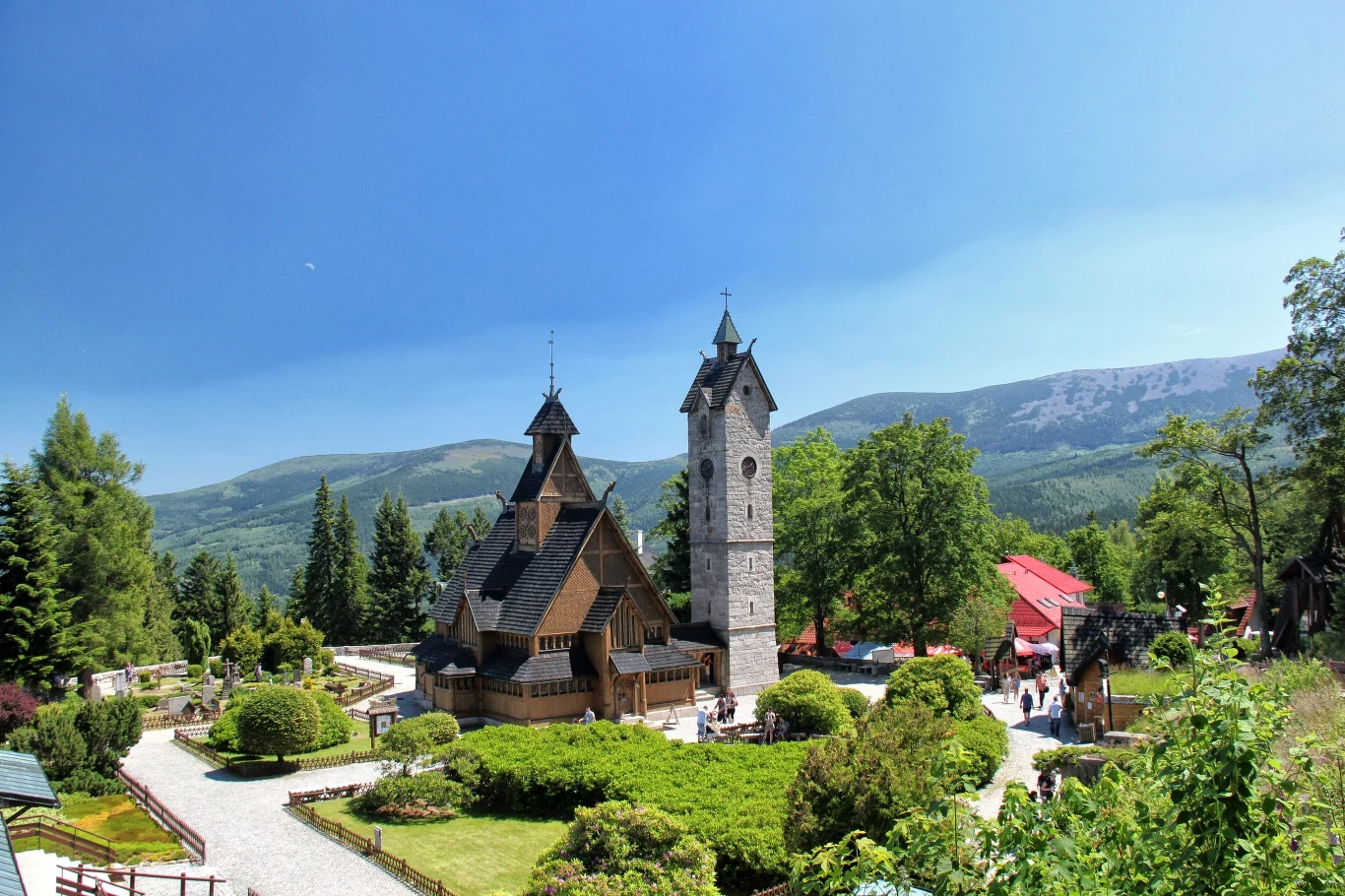 Kościół Wang lub inaczej Świątynia Wang to perła Karkonoszy i największa atrakcja Karpacza. Co o nim wiadomo?