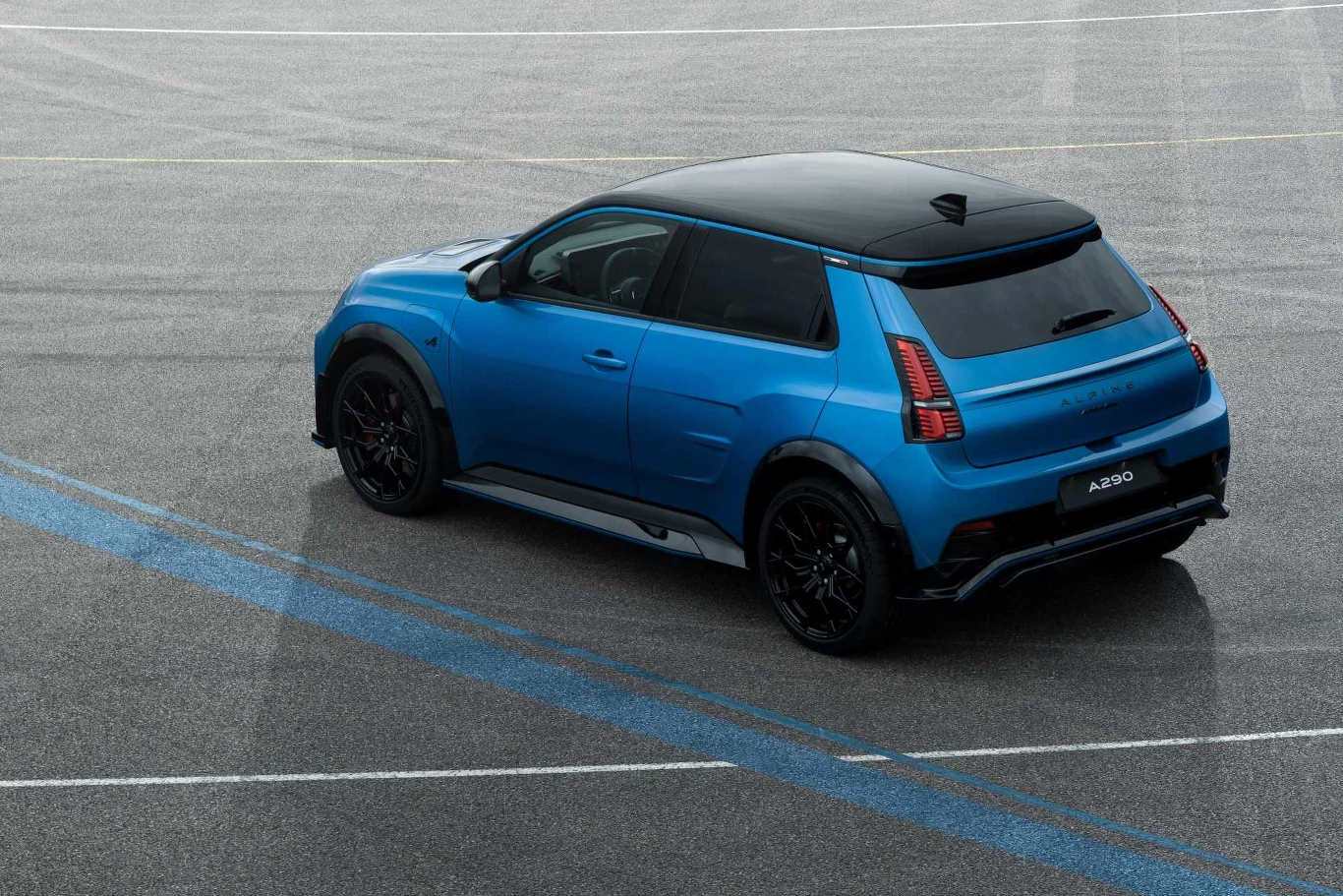 Czarny dach to element wyróżniający wersję A290 GT Premium.