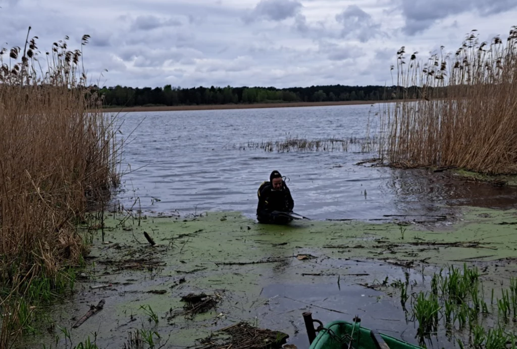 Jezioro na Kujawach, w którym znaleziono przedmioty. Źródło: Wydział Archeologii UW.