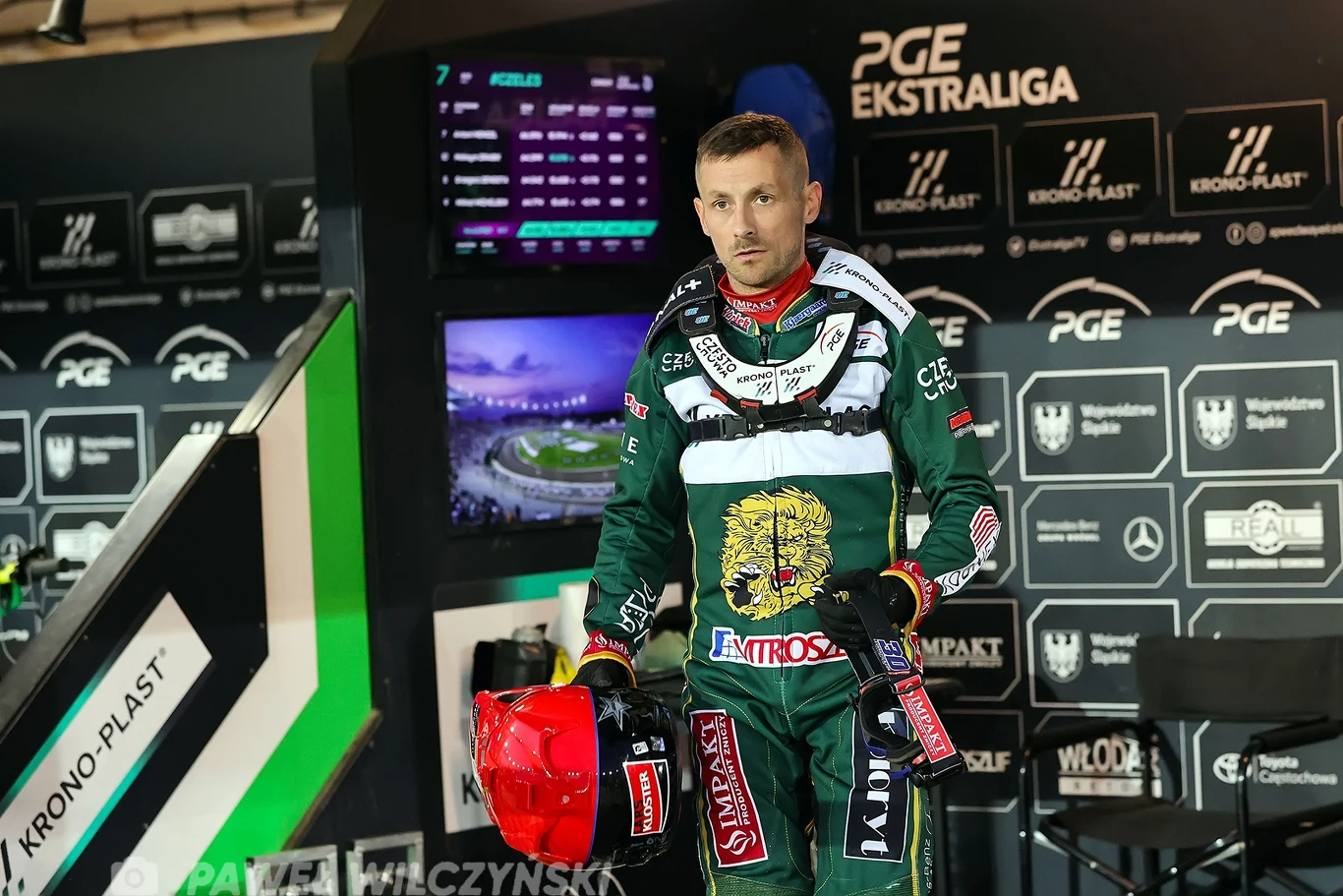 Leon Madsen w parku maszyn.