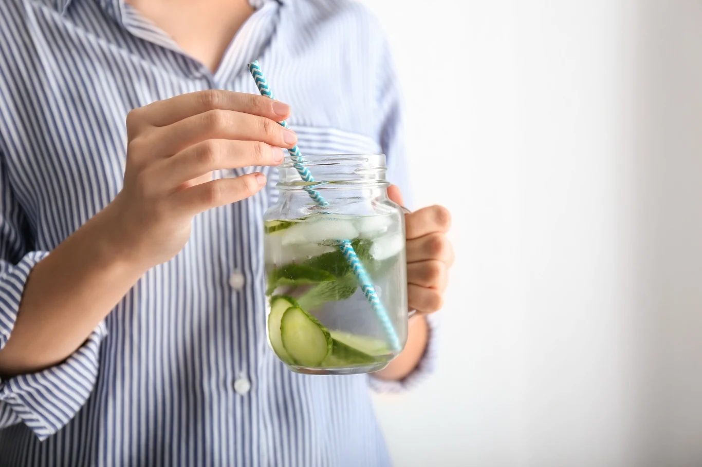 Co pomoże podczas upałów? Domowe sposoby na orzeźwienie latem. Co pomoże podczas upałów? Domowe sposoby na orzeźwienie latem.