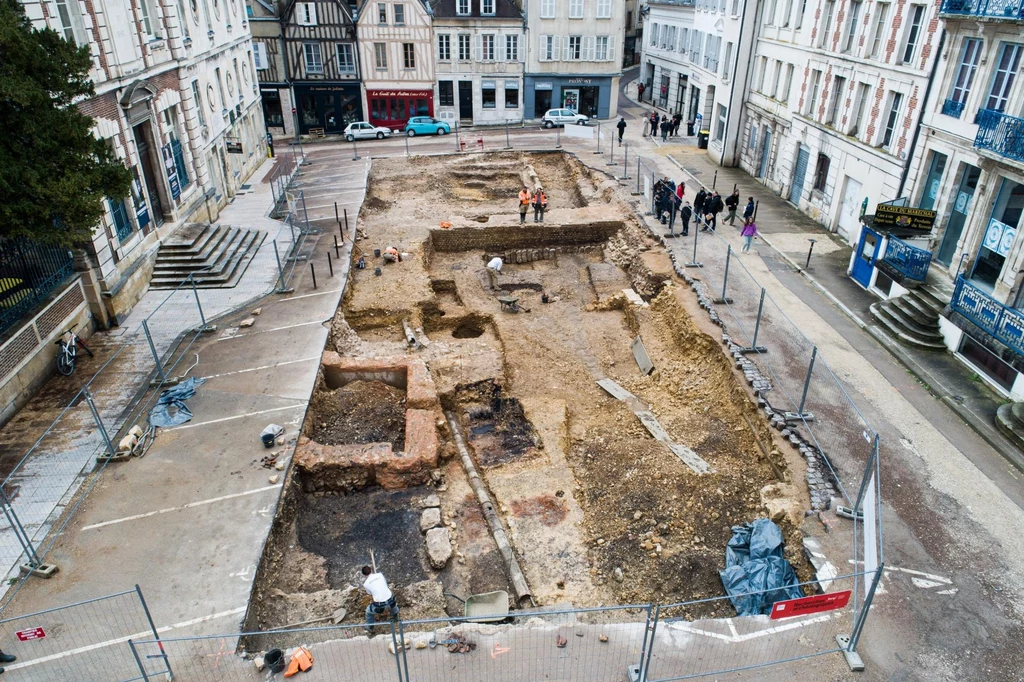 Wykopaliska archeologiczne w centrum francuskiego miasta Auxerre 