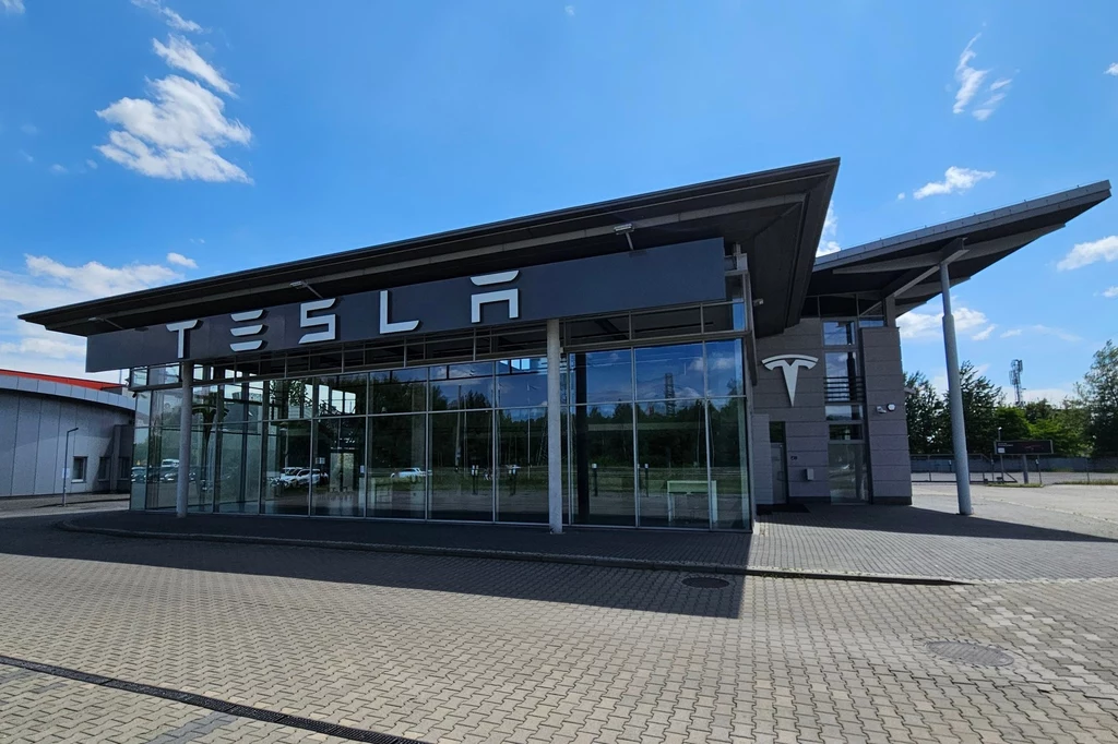 Centrum Tesla w Katowicach już działa. Nowy salon amerykańskiej marki rozpoczął działalność 10 czerwca 2024 roku. To już drugi tak duży punkt sprzedaży w Polsce.