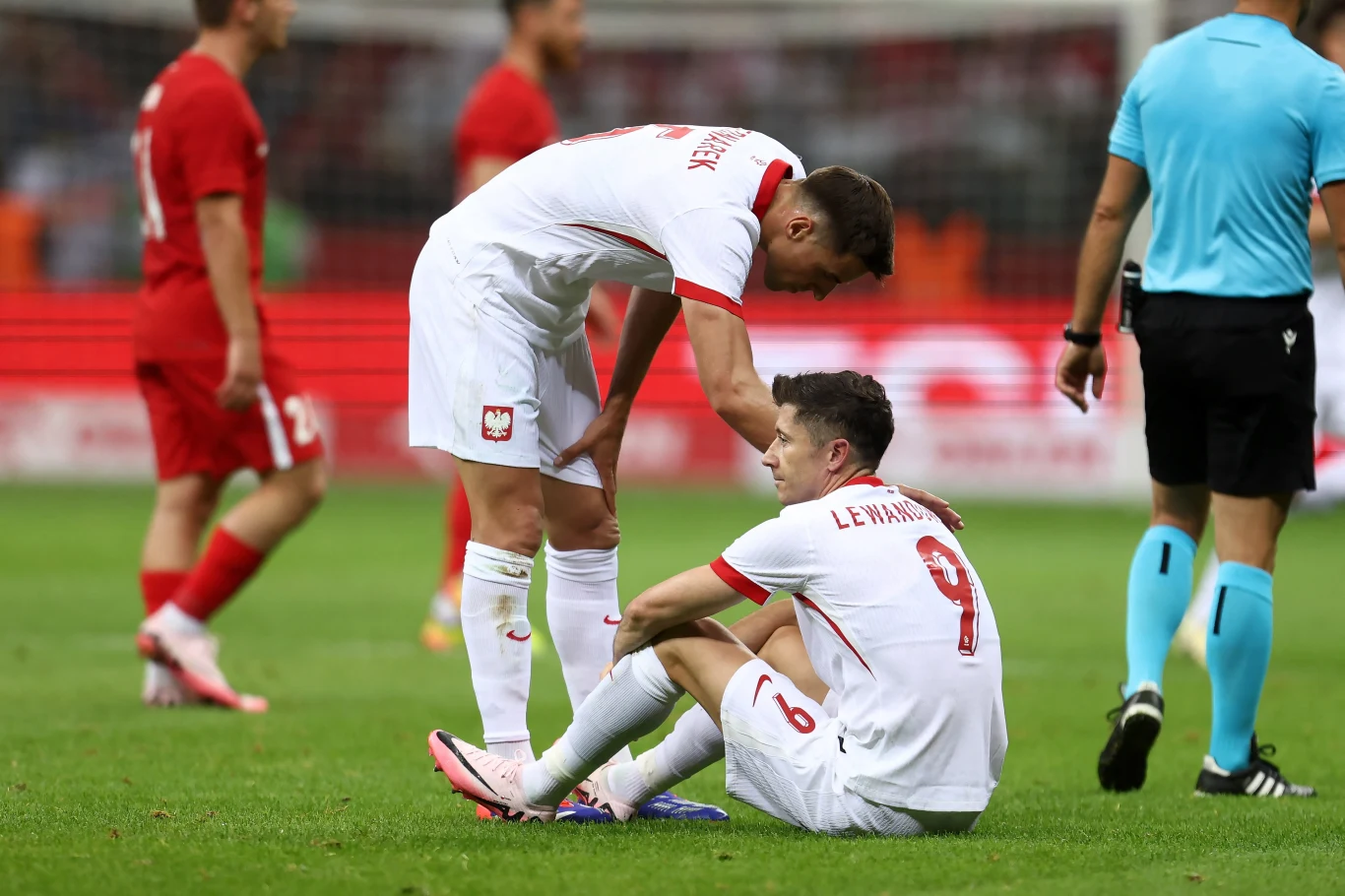 Jan Bednarek i Robert Lewandowski