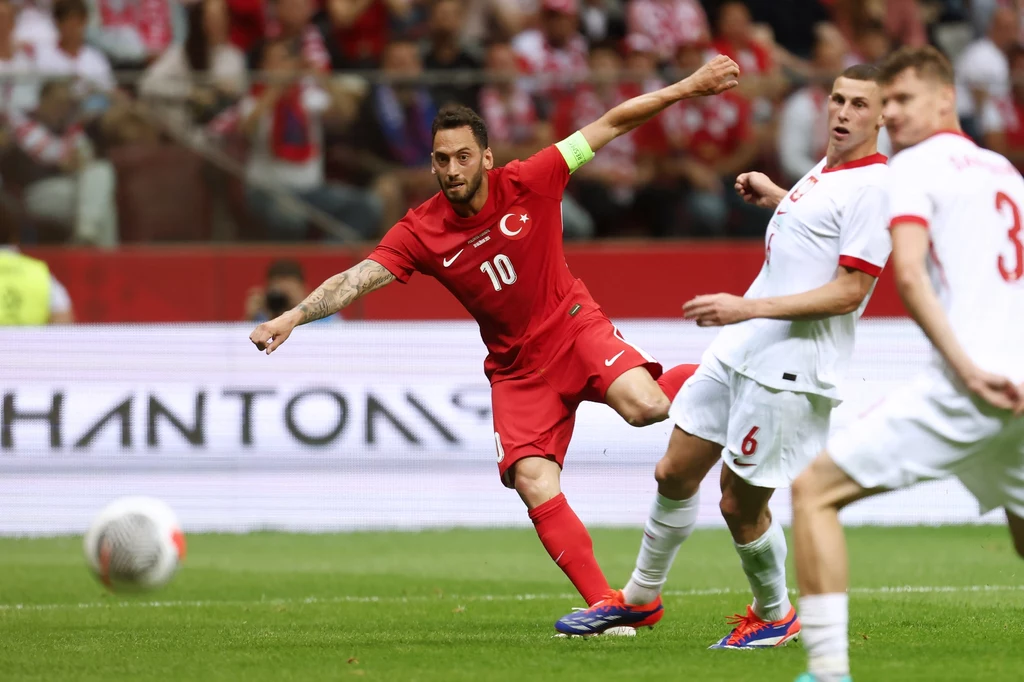 Hakan Calhanoglu w meczu z reprezentacją Polski Hakan Calhanoglu w meczu z reprezentacją Polski