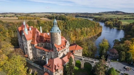 Zamek Czocha skrywa wiele tajemnic, które przyciągają turystów niczym magnes.