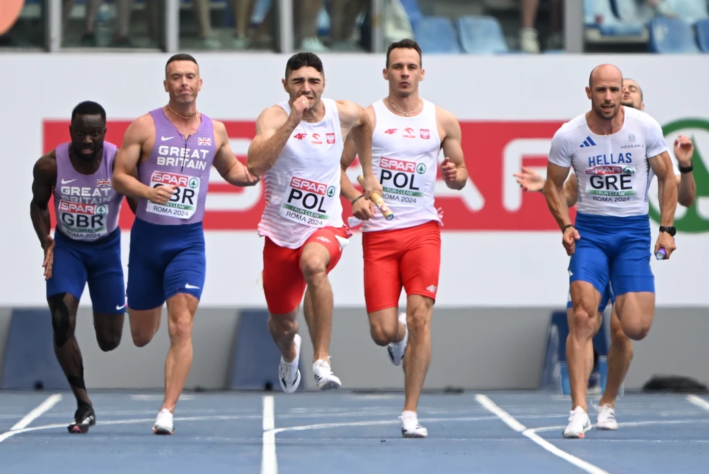Dominik Kopeć pędzi do mety po trzecie miejsce i awans do finału sztafety 4x100 m Dominik Kopeć pędzi do mety po trzecie miejsce i awans do finału sztafety 4x100 m