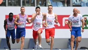 Dominik Kopeć pędzi do mety po trzecie miejsce i awans do finału sztafety 4x100 m