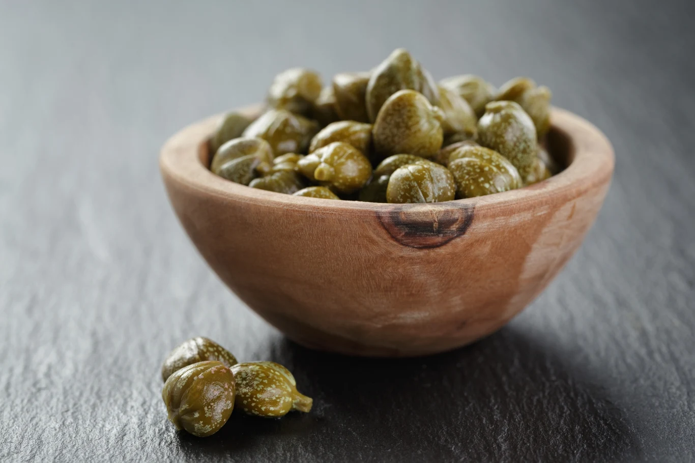 Kapary to źródło witaminy C. Kapary to źródło witaminy C.