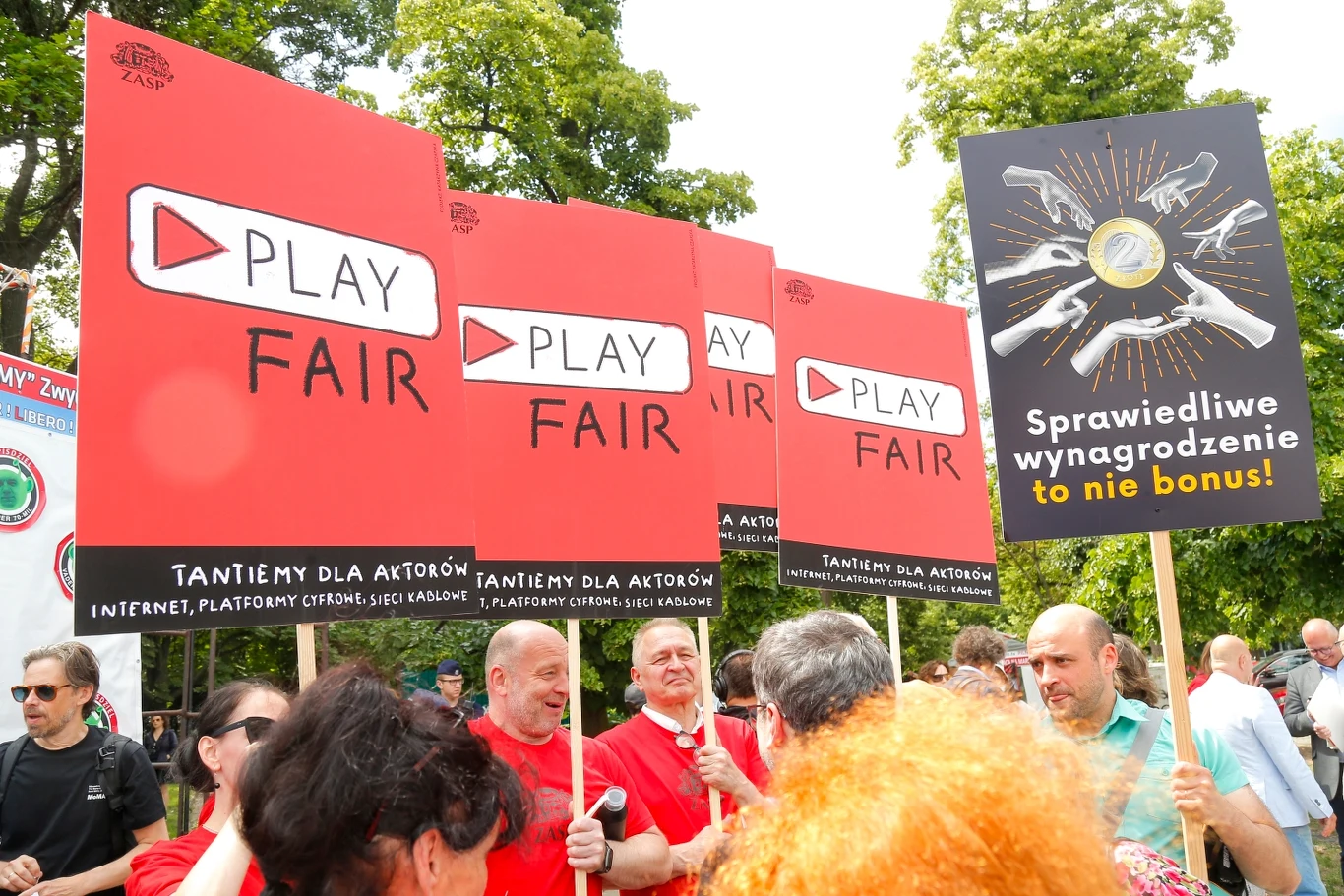 Protest artystów pod Sejmem 11 czerwca 2024 roku Protest artystów pod Sejmem 11 czerwca 2024 roku
