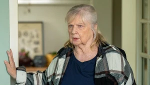 Amelia wyprowadzi się z hotelu syna i... ślad po niej zaginie
