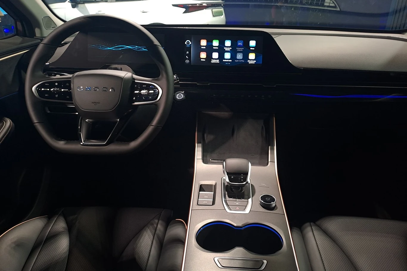 Omoda 5 wyposażona jest m.in. w dwa ekrany o przekątnej 12,3 cala, indukcyjną ładowarkę czy podgrzewane, wentylowane i elektrycznie regulowane przednie fotele. Omoda 5 wyposażona jest m.in. w dwa ekrany o przekątnej 12,3 cala, indukcyjną ładowarkę czy podgrzewane, wentylowane i elektrycznie regulowane przednie fotele.