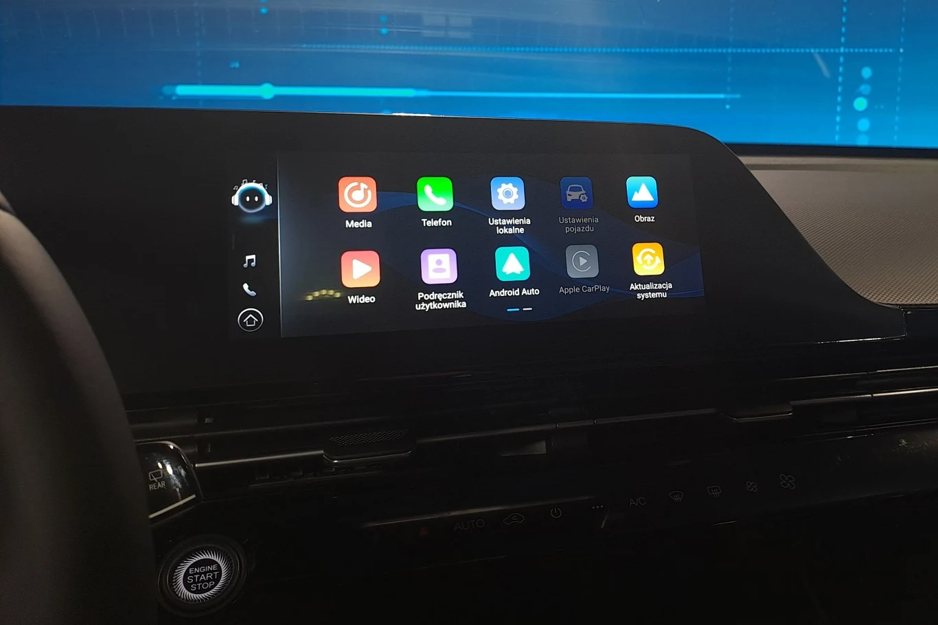 Omoda 5 w obu wariantach napędu oferuje bezprzewodową łączność z telefonem za pośrednictwem Android Auto i Apple CarPlay Omoda 5 w obu wariantach napędu oferuje bezprzewodową łączność z telefonem za pośrednictwem Android Auto i Apple CarPlay