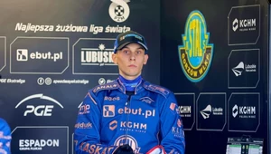 Jakub Miśkowiak w parku maszyn.