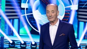 Daiusz Szpakowski na planie programu "Mecz - teleturniej piłkarski"