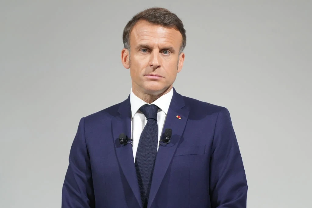 Emmanuel Macron w niedzielę niespodziewanie rozwiązał parlament