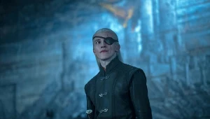 Ewan Mitchell jako Aemon Targaryen w serialu "Ród smoka"