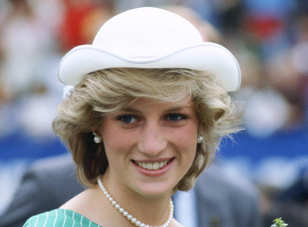 Lady Diana kochała sukienki z obniżoną talią