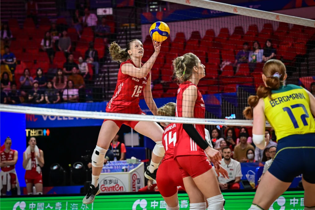 Martyna Czyrniańska atakuje w czasie meczu Polska - Brazylia Martyna Czyrniańska atakuje w czasie meczu Polska - Brazylia