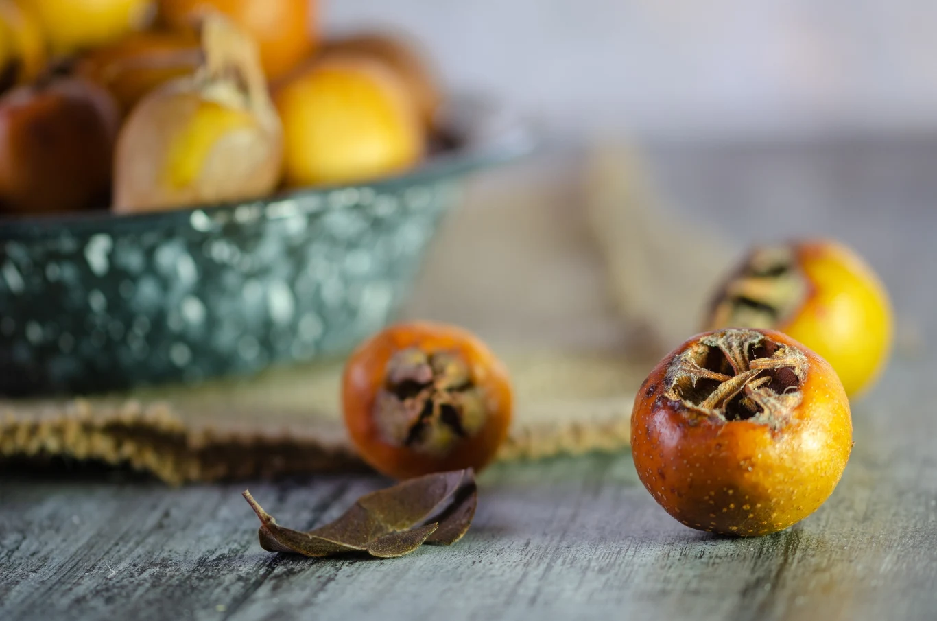 Owoce nieszpułki zwyczajnej można zjadać na surowo lub wytwarzać z nich pyszne dżemy i musy. 