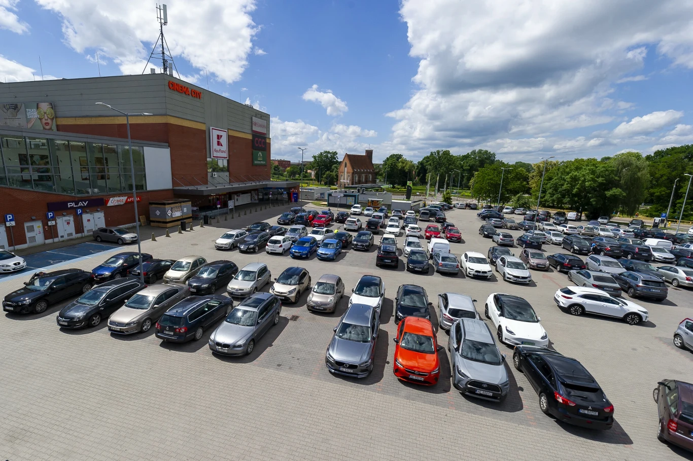 Parking jest strefą ruchu, a to niesie określone konsekwencje Parking jest strefą ruchu, a to niesie określone konsekwencje