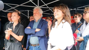 Magdalena Boczarska. Juliusz Machulski i Mara Dębska podczas protestów 11 czerwca 2024 roku