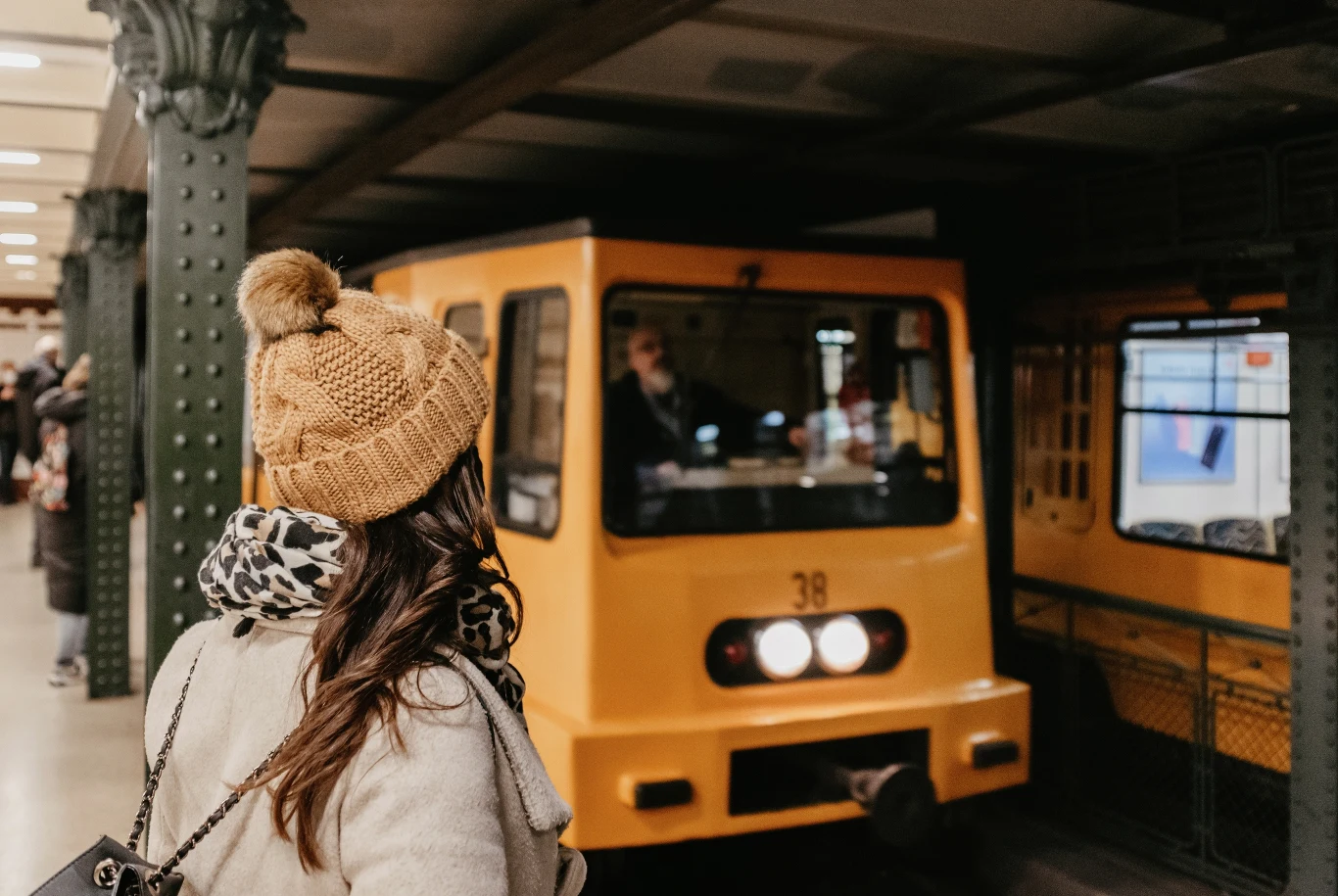 W Budapeszcie znajduje się najstarsza linia metra w Europie kontynentalnej. Fani transportu powinni ją zobaczyć. W Budapeszcie znajduje się najstarsza linia metra w Europie kontynentalnej. Fani transportu powinni ją zobaczyć.
