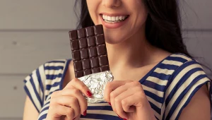 Ustalono, ile kostek gorzkiej czekolady można zjeść dziennie. Skorzysta mózg i figura 