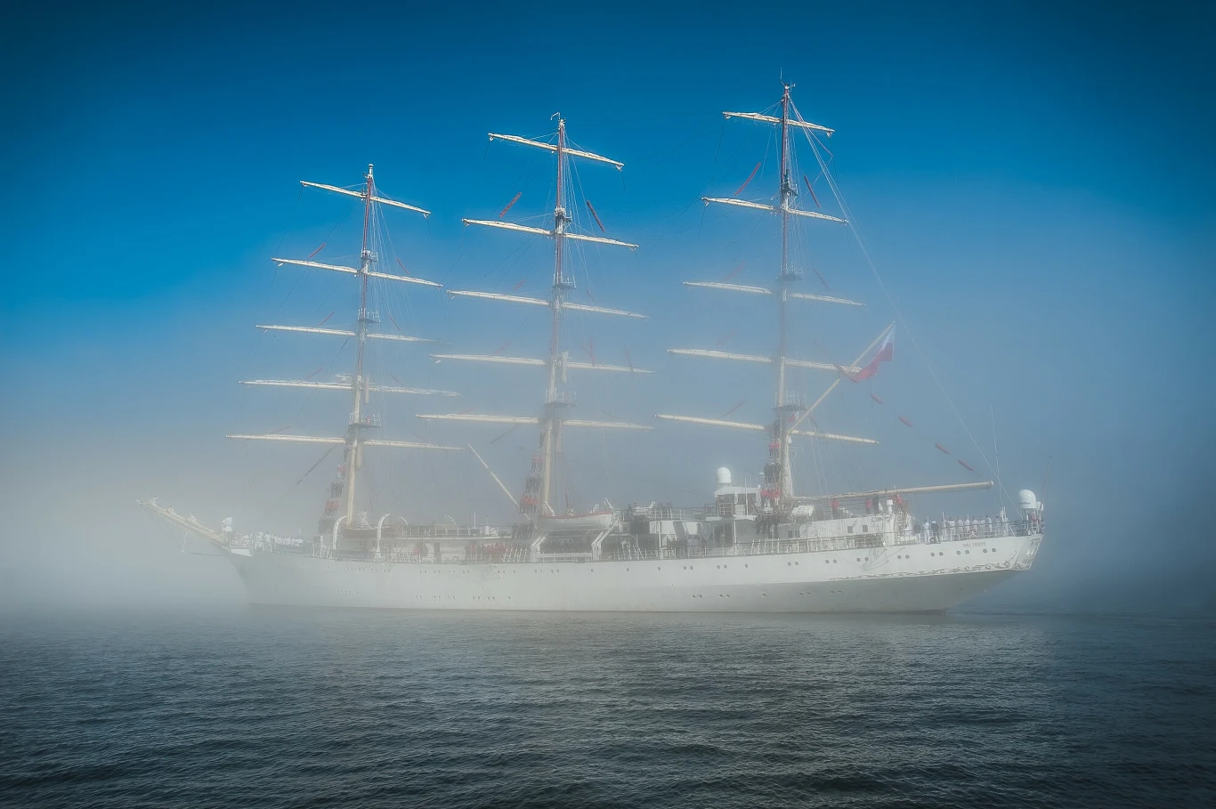 Dar Młodzieży jest największym polskim żaglowcem Dar Młodzieży jest największym polskim żaglowcem