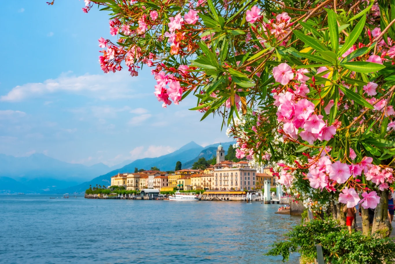 Bellagio to miejscowość we Włoszech, położona nad Lago di Como. Bellagio to miejscowość we Włoszech, położona nad Lago di Como.