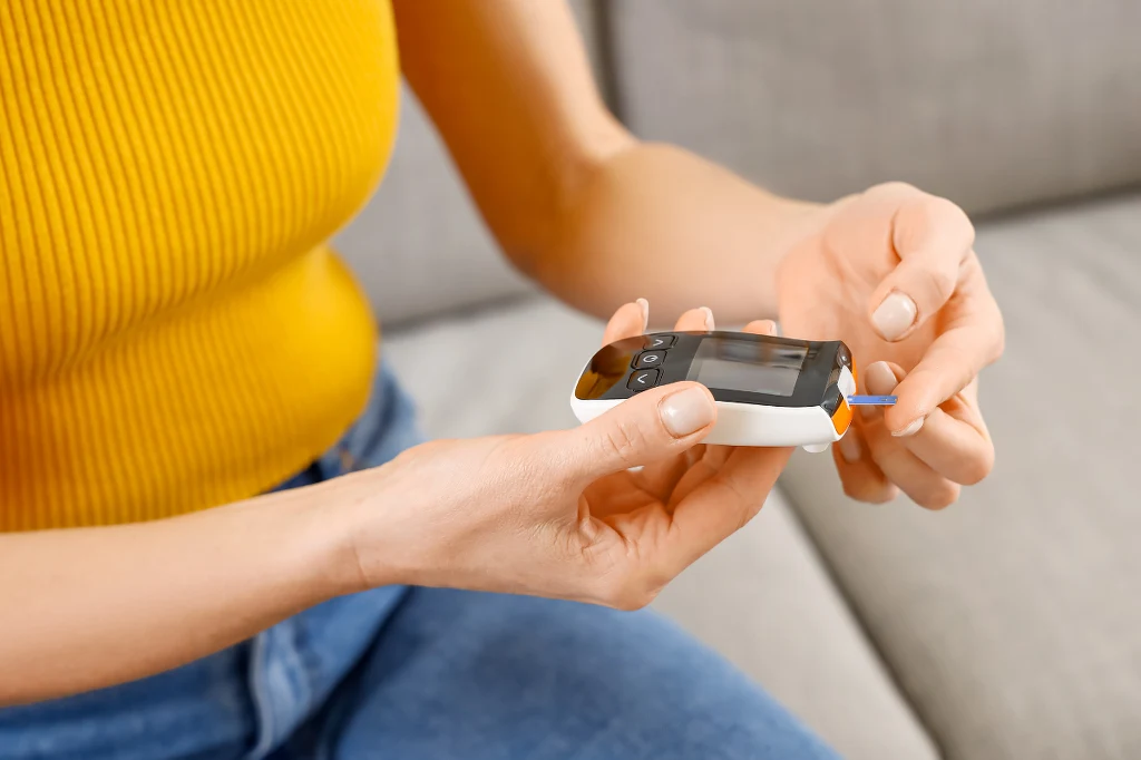 Wysoki poziom cukru we krwi prowadzi do uszkodzenia naczyń krwionośnych oraz zakończeń nerwowych Wysoki poziom cukru we krwi prowadzi do uszkodzenia naczyń krwionośnych oraz zakończeń nerwowych