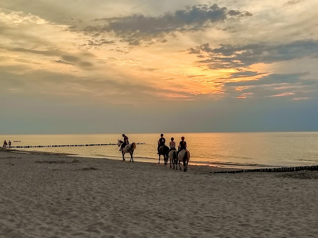 Miejscowość ta słynie z najpiękniejszych zachodów słońca nad Bałtykiem