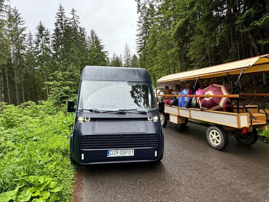 Polski samochód elektryczny Evan w czasie testów na trasie do Morskiego Oka / fot. Innovation AG