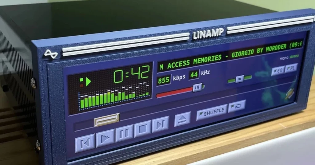 Linamp, czyli fizyczny odtwarzacz muzyczny inspirowany programem Winamp.