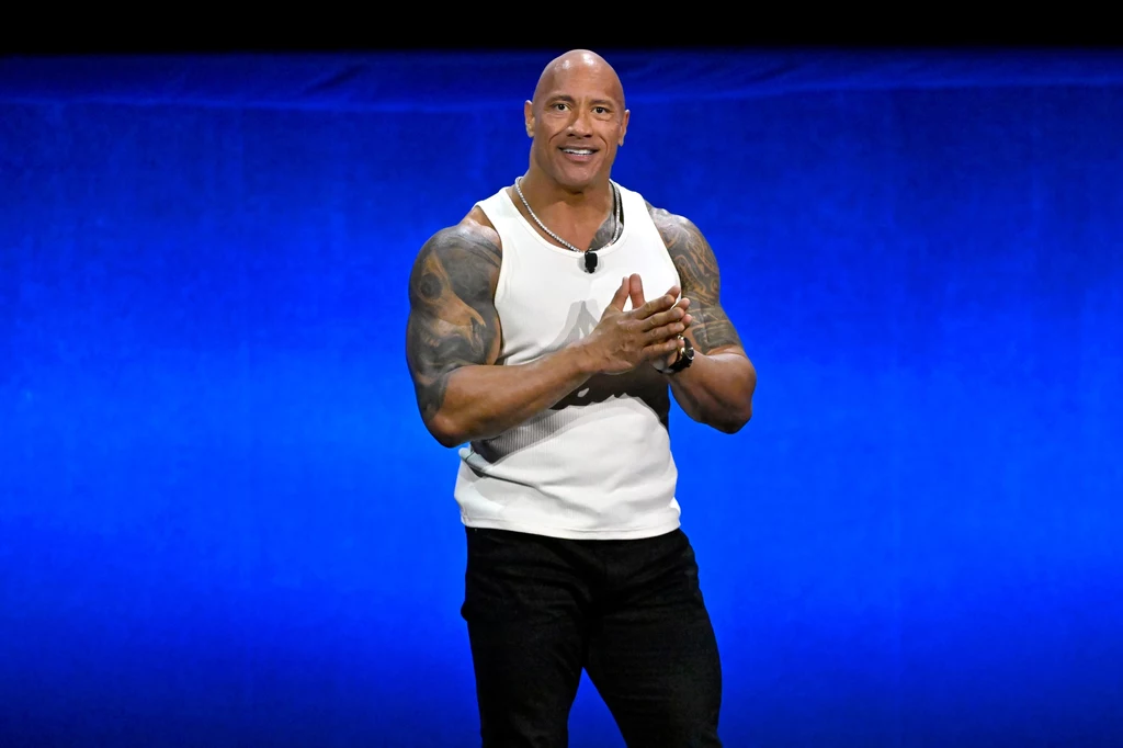 Dwayne "The Rock" Johnson  zagrał w filmie "Związek" główną postać, czyli Alexa Mitchella, byłego agenta CIA 