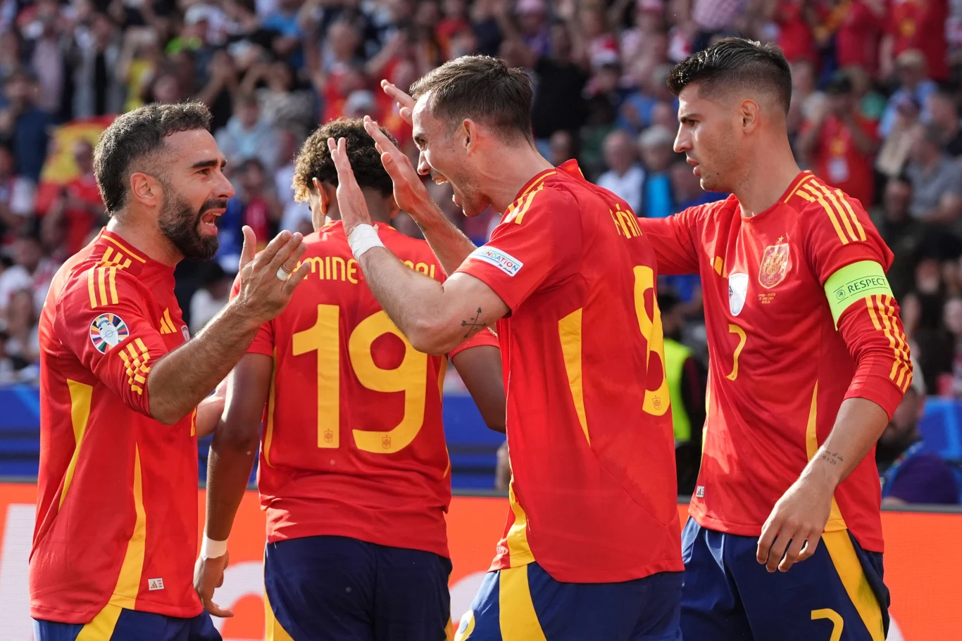 Daniel Carvajal (pierwszy z lewej) to filar defensywy mistrzów Europy AD 2024 