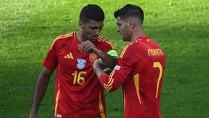 Alvaro Morata przekazuję opaskę kapitańską Rodriemu