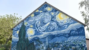 Polska wieś jak malowana. Domy zdobią najsłynniejsze dzieła van Gogha