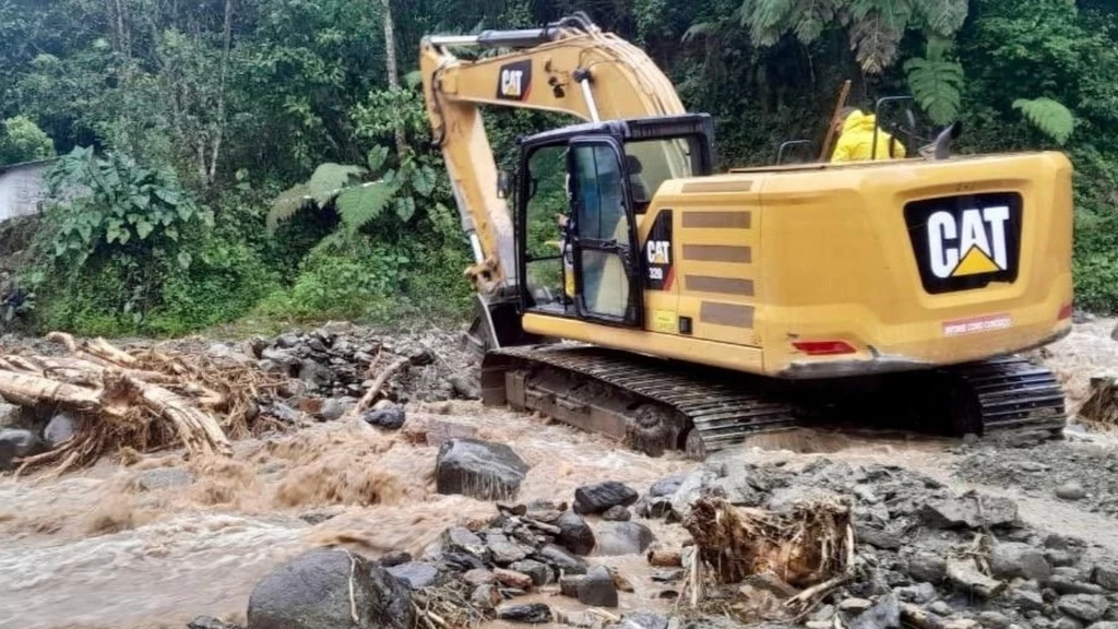 Banos de Agua Santa w Ekwadorze. W lawinie błotnej zginęło sześć osób, kolejne sześć zostało rannych, a 30 uznaje się za zaginione. Trwa akcja ratunkowa