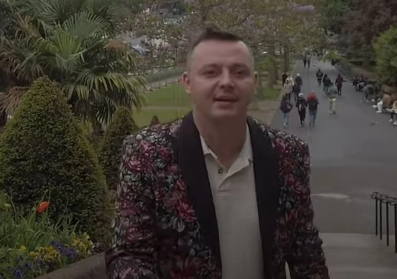 Gwiazdor disco polo został dziadkiem po trzydziestce. Gwiazdor disco polo został dziadkiem po trzydziestce.