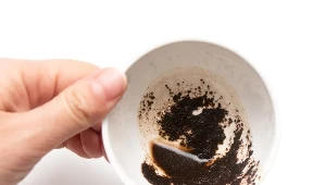 Czy można jeść fusy z kawy? Odpowiedź naukowców zaskakuje