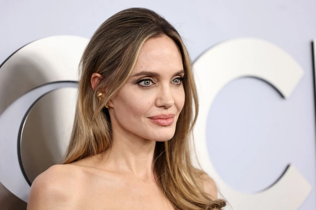 Angelina Jolie na rozdaniu nagród Tony w 2024 r. Angelina Jolie na rozdaniu nagród Tony w 2024 r.