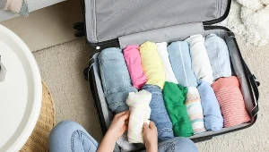 Zastosuj te sprawdzone sposoby. Dzięki nim ubrania po wyjęciu z walizki nie będą więcej pogniecione