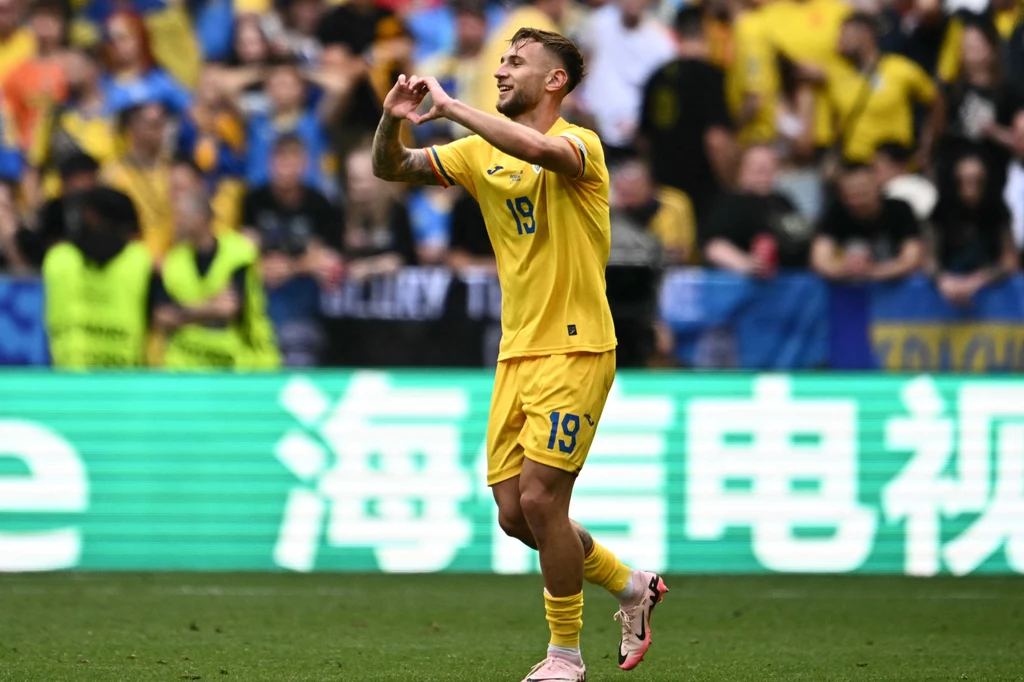 Denis Dragus celebrujący trafienie na 3:0 w meczu z Ukrainą