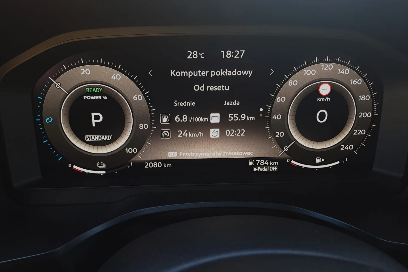Średnie zużycie paliwa hybrydowego układu wyniosło 6,8 litra. Przy spokojnej jeździe można jednak bez problemu "zejść" poniżej 6 litrów.