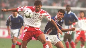 Piotr Świerczewski w starciu z Zinedinem Zidane'em