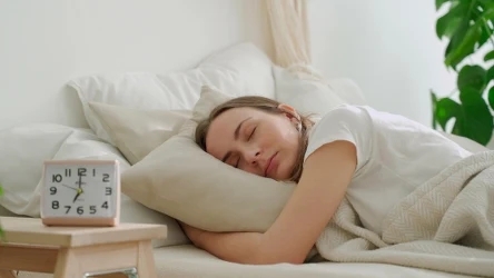 Jak spać, by uniknąć powstawania zmarszczek?