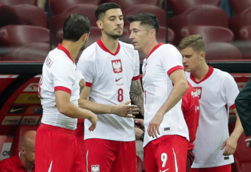 Reprezentacja Polski. Bartosz Bereszyński, Jakub Moder oraz Robert Lewandowski Reprezentacja Polski. Bartosz Bereszyński, Jakub Moder oraz Robert Lewandowski