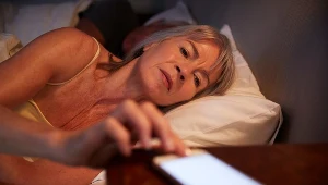 Rano ustawiasz kilka budzików? Pielęgniarka radzi, żebyś przestał