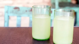 ​Jest jeszcze zdrowszy, niż tradycyjny kefir i nie zawiera mleka. Do tego lekko musuje